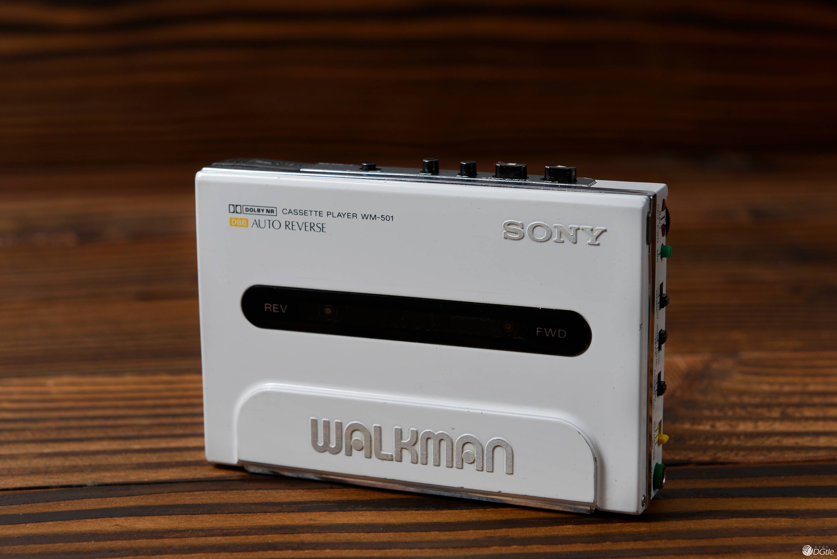 收集希望达成，白色Walkman WM-501 | 香港硅谷